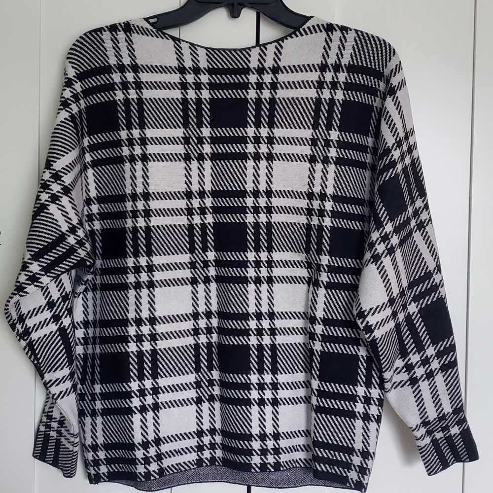 Black and White Sweater | Adrienne Vittadini